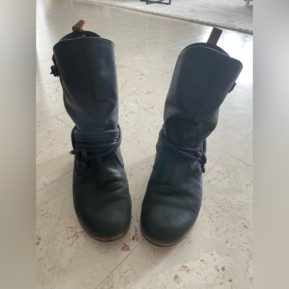 J Shoes - Black leather boots, size 6.5